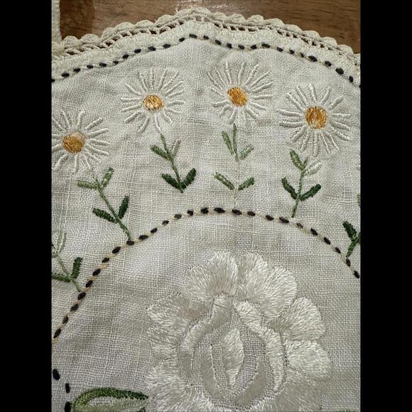 VTG Lot 7 Table Runner Doilies Dresser Scarf Embroidered Lace Cottagecore Farm - Picture 11 of 15